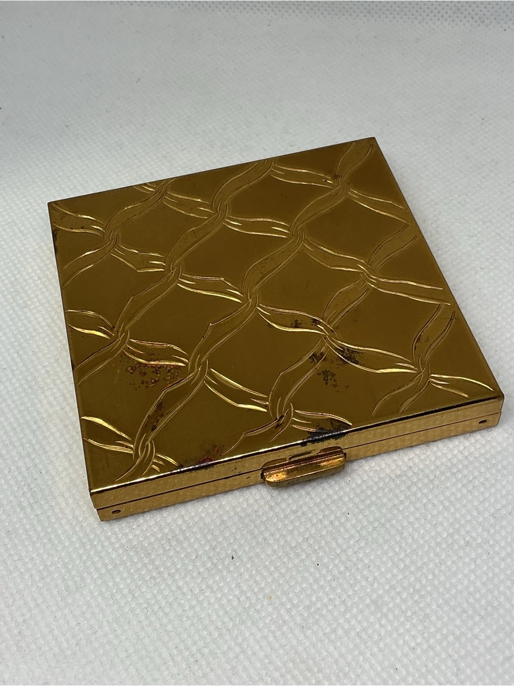 Vintage Volupte’ Gold Tone Basket Weave Powder Compact